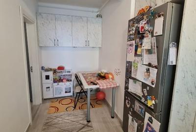 Apartament cu 2 camere decomandat, mobilat în Tractorul - 10