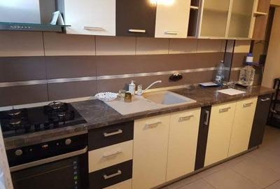 Apartament cu 3 camere semidecomandat în Micro 4