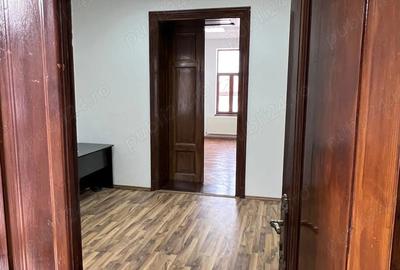 Spațiu comercial, de 101 mp, în Central - 8