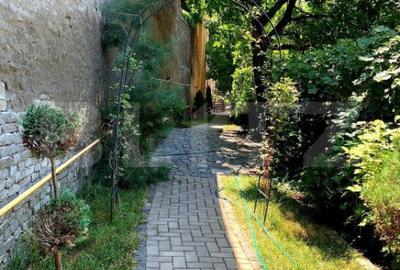 Casă cu 2 camere cu Teren 200 Mp în Central - 1