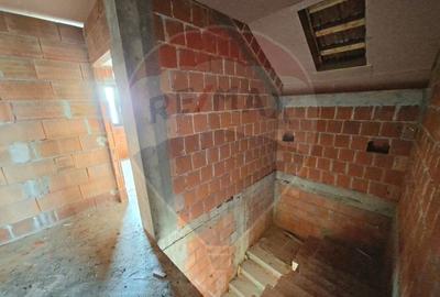 Casă cu 5 camere cu Teren 983 Mp în Vladimirescu - 10