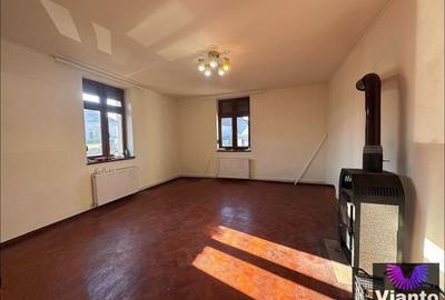 Apartament cu 3 camere decomandat în Terezian - 2