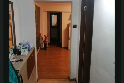 Apartament cu 3 camere semidecomandat în Central - 3