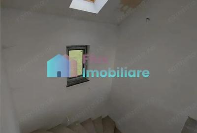 Casa cu 8450 mp teren in Solca Casa cu 8450 mp teren in Solca - 10