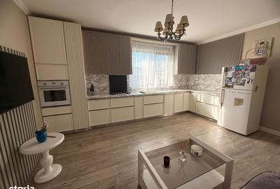 Apartament cu 4 camere decomandat în CET - 7