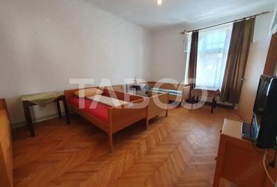 Casă cu 6 camere cu Canalizare în Central - 11