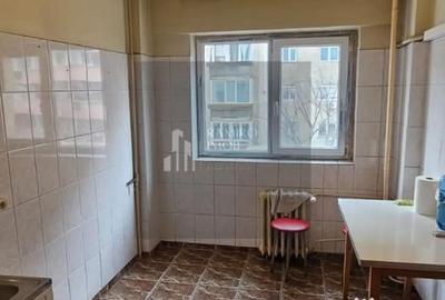 Apartament cu 3 camere decomandat în Obor