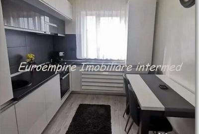 Apartament cu 3 camere semidecomandat în Dacia