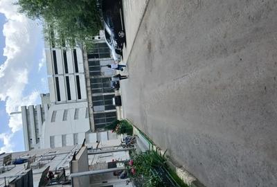 Vand garsoniera ,15 m zona Preciziei ,avand doua iesiri la 5 minute de metrou Preciziei ,tramvaiul 2 - 14