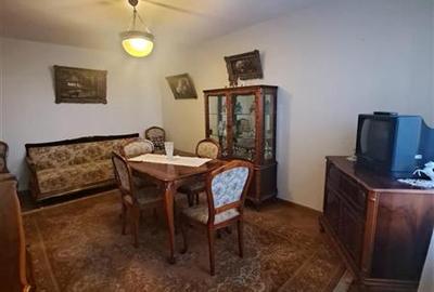 Apartament cu 4 camere decomandat în Pajura