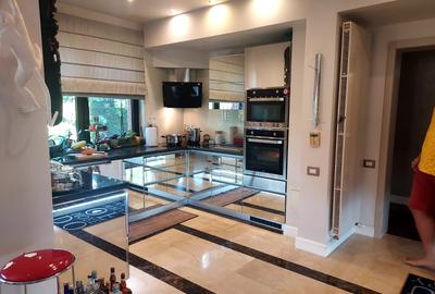 CLUB SNAGOV-VILA SUPERBA, TOTAL PRIVACY,FINISAJE LUX,CURTE 2000  MP,565000 EURO - 10