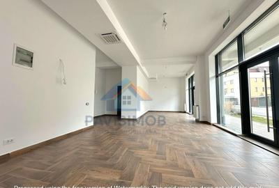 Spațiu comercial, de 64 mp, în Tractorul - 6