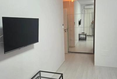 Apartament cu 3 camere decomandat în Metalurgiei