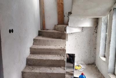 Casă cu 4 camere cu Teren 297 Mp în Central