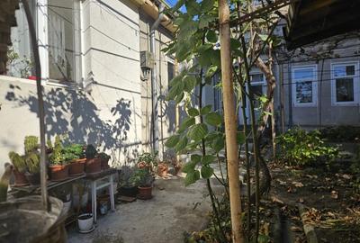 De vanzare 2 corpuri separate de casa 205mp si teren curte 390mp - 9