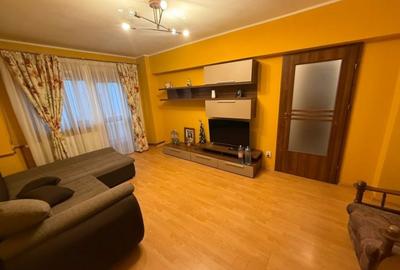Apartament cu 3 camere semidecomandat în Dristor - 2