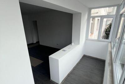 Apartament cu 3 camere semidecomandat în Tomis Nord