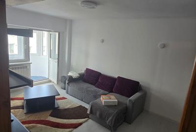 Garsonieră semidecomandată în Poarta 6 - 2