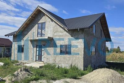 Casă cu 7 camere cu Teren 686 Mp în Letea Veche - 1