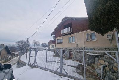 Casă cu 4 camere cu Teren 12000 Mp în Central - 10