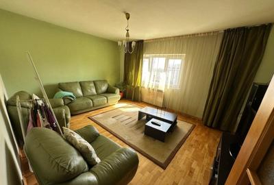 Apartament cu 3 camere decomandat, mobilat în Timpuri Noi