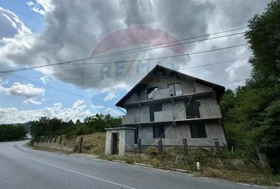 Casa / Vila cu 7 camere de vanzare - 1