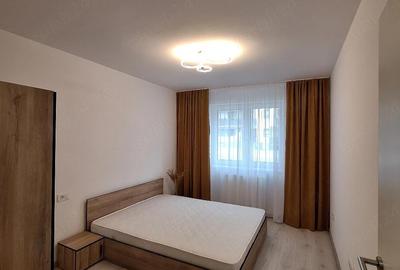 Apartament cu 3 camere decomandat în Tractorul - 2