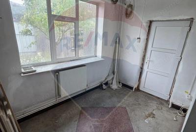 Ansamblu casa de locuit, hala productie ,spatiu de birouri si teren - 12