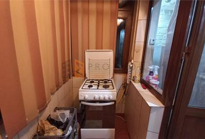 Apartament cu 2 camere semidecomandat, mobilat în Micro 3 - 10