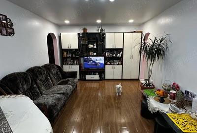 Apartament cu 3 camere semidecomandat în Central - 2