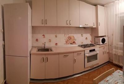 Apartament cu 3 camere decomandat, mobilat în Zorilor