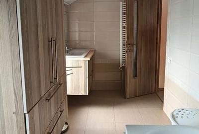 Casă cu 4 camere cu Canalizare în Central - 20