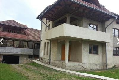 Casă cu 10 camere cu Teren 700 Mp în Rădăuți - 3