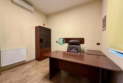 Spațiu comercial, de 75 mp, în Central - 3
