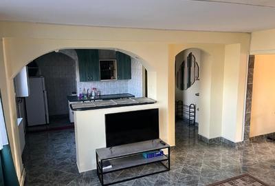 Apartament cu 2 camere decomandat în Florilor