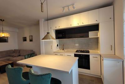 Apartament cu 2 camere semidecomandat, mobilat în Central