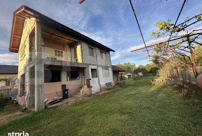 Casă cu 3 camere cu Teren 3600 Mp în Central - 2