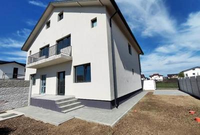 Duplex cu 4 camere cu Teren 300 Mp în Alexandriei