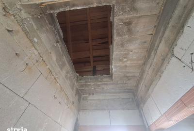 Casă cu 3 camere cu Canalizare în Central - 1