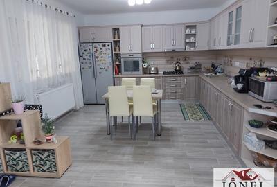 Casă individuală cu 5 camere cu Canalizare în Est - 7