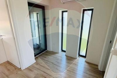 Casă cu 3 camere cu Teren 40 Mp în Central - 2