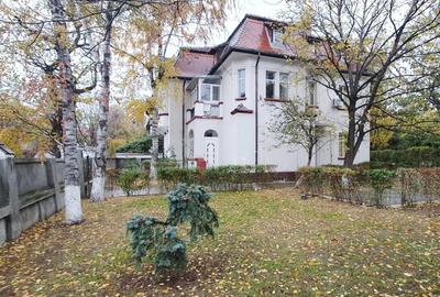 Casă individuală cu 8 camere cu Canalizare în Cotroceni - 1