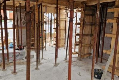 Casă cu 4 camere cu Teren 450 Mp în Central