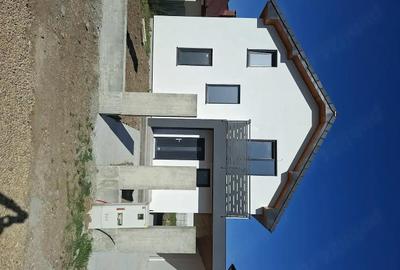 Casă cu 3 camere cu Teren 444 Mp în Central - 9