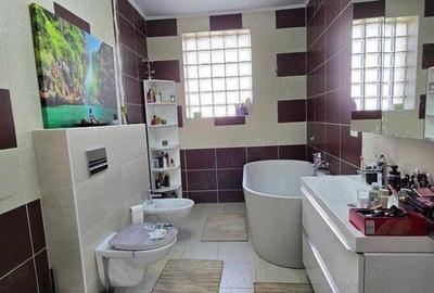 Casă cu 4 camere cu Teren 442 Mp în Central - 14
