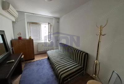 Apartament cu 3 camere decomandat în Tei