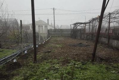 Casă cu Teren 1140 Mp în Străjescu - 1