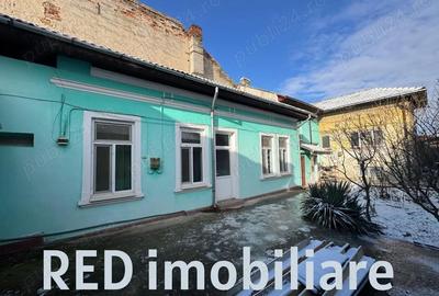 Casă cu Teren 360 Mp în Traian - 2