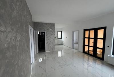 Casă individuală cu 4 camere cu Canalizare în Nord