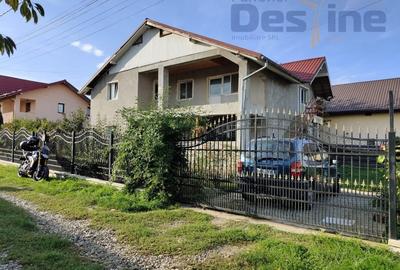 Casă individuală cu 8 camere în Horpaz